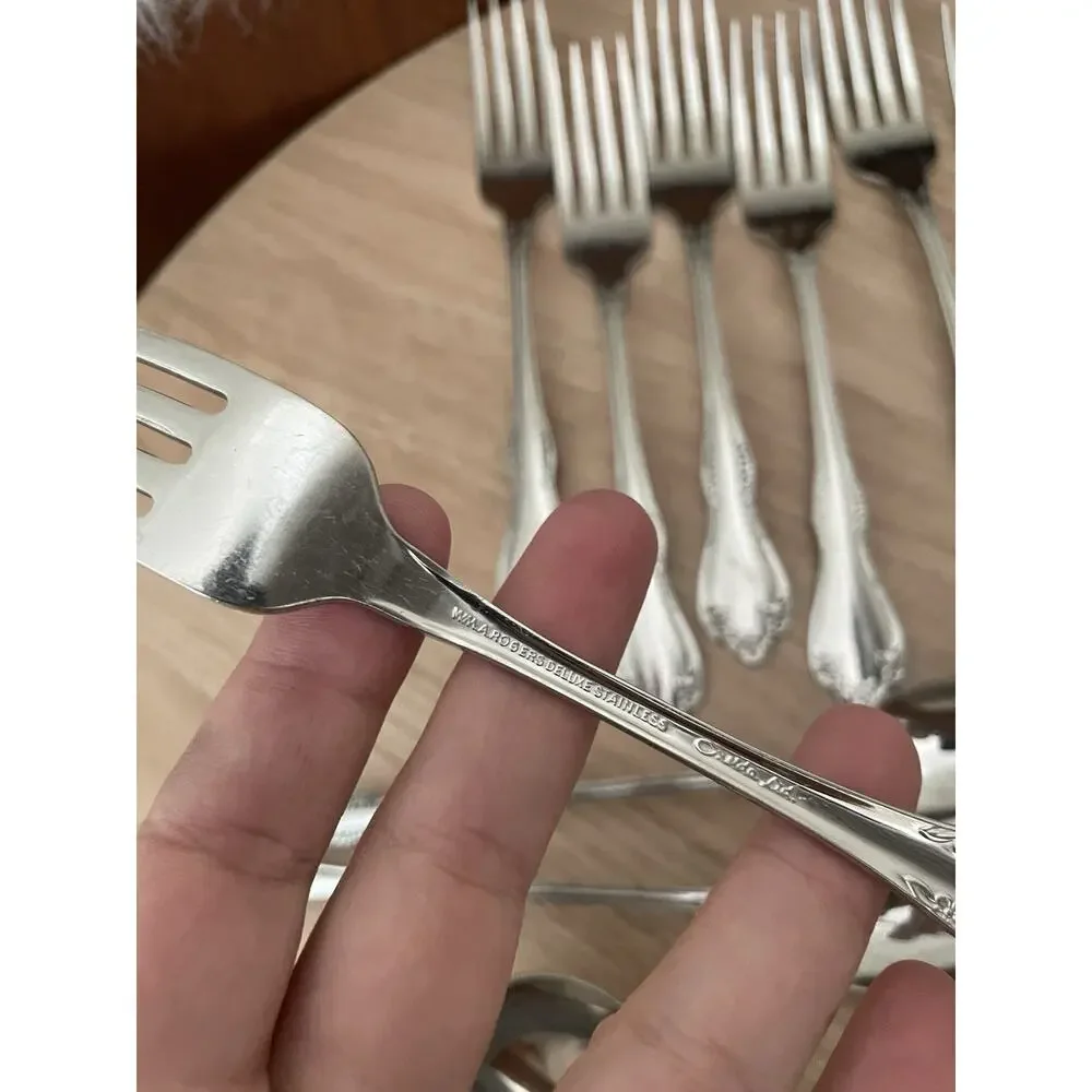 Oneida Stainless Steel Flatware Set Louisiana 14 Pieces Floral Discontinued